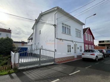Casa con jardín en venta en Piñeiros- Freixeiro
