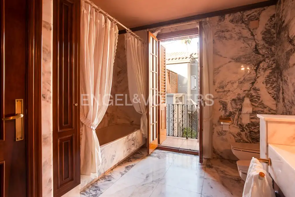 Baño de Casa o chalet en venta en Castellón de la Plana / Castelló de la Plana con Calefacción, Jardín privado y Terraza