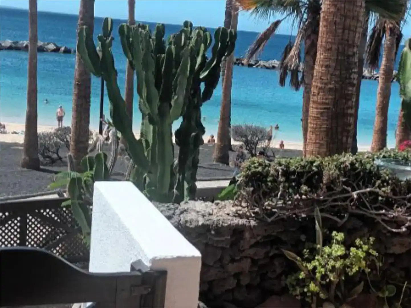 Vista exterior de Casa o xalet en venda en Yaiza amb Aire condicionat, Jardí privat i Piscina