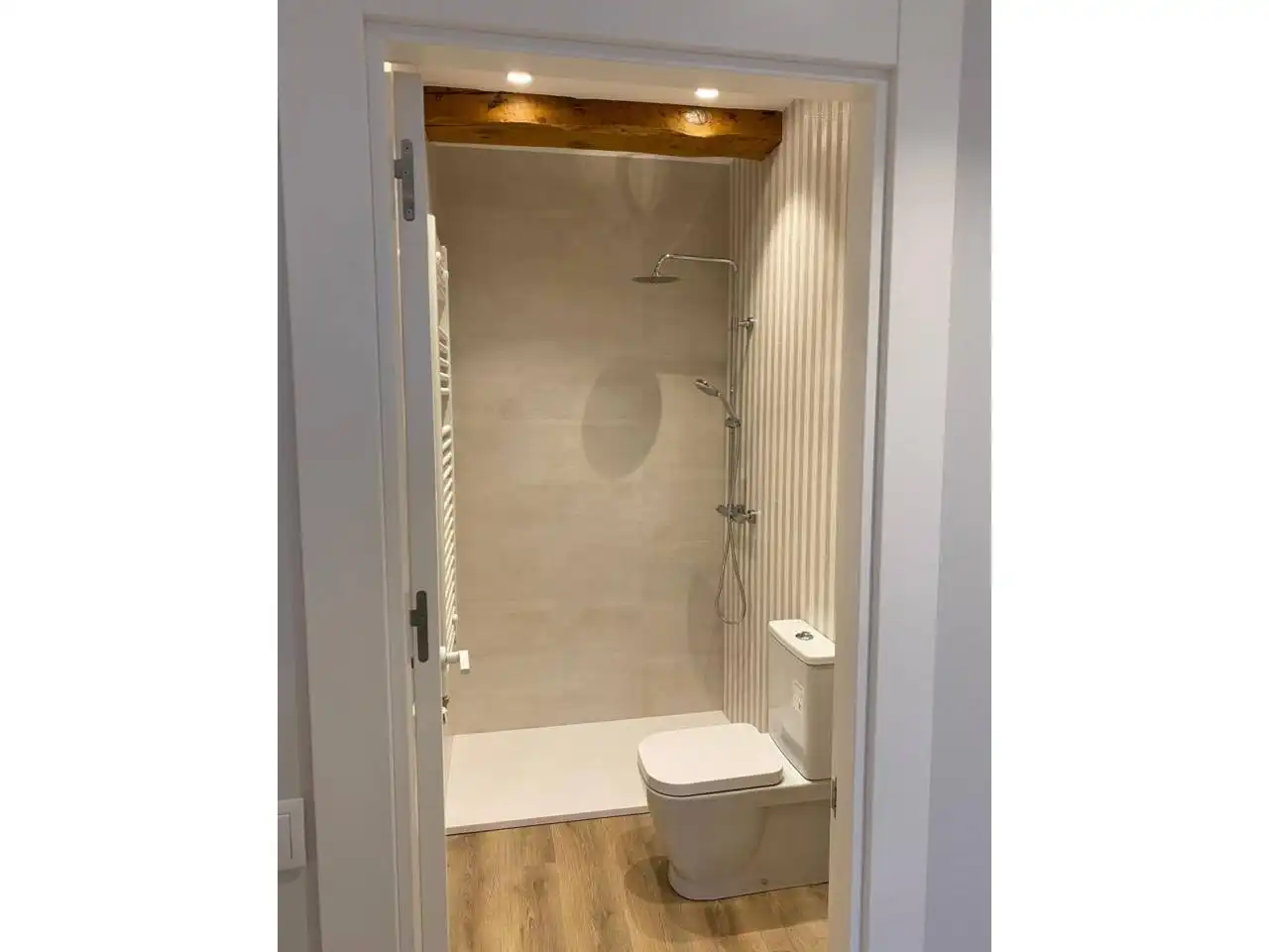 Badezimmer von Wohnung zum Verkauf in Burgos mit Heizung und Abstellraum