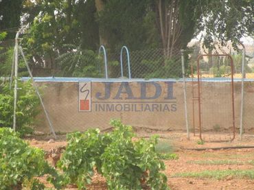 Casa rústica amb piscina en venda a Valdepeñas