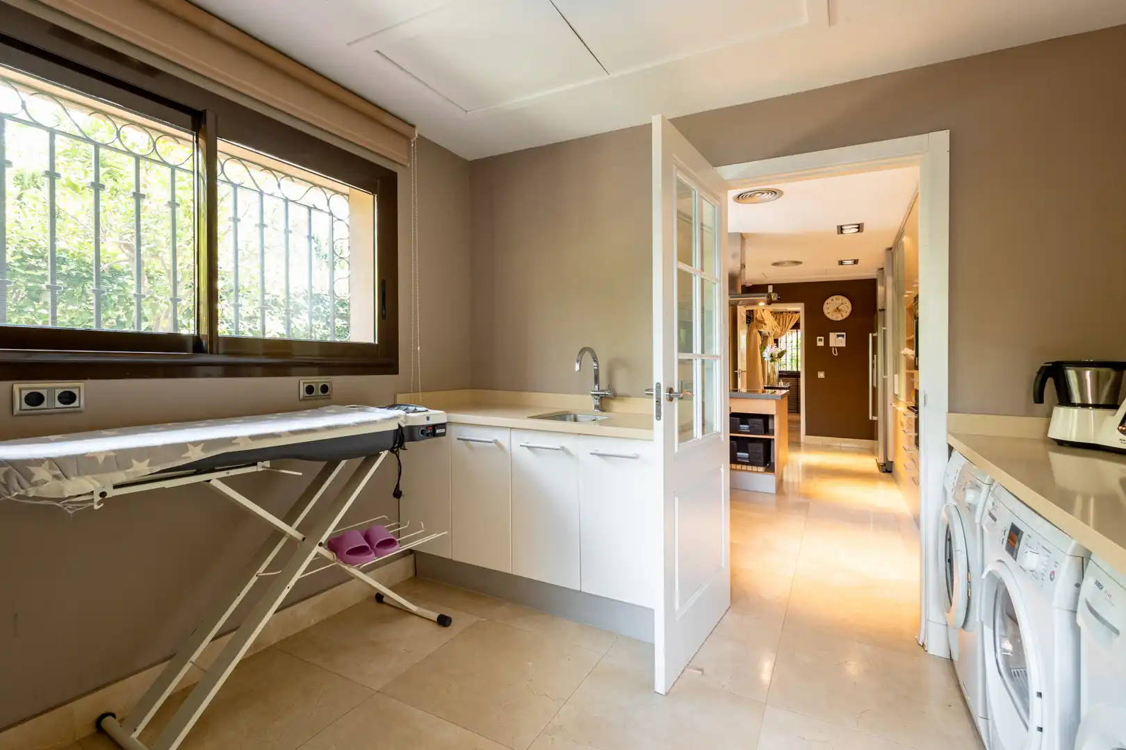 Cuina de Casa o xalet en venda en Marbella amb Aire condicionat, Jardí privat i Terrassa