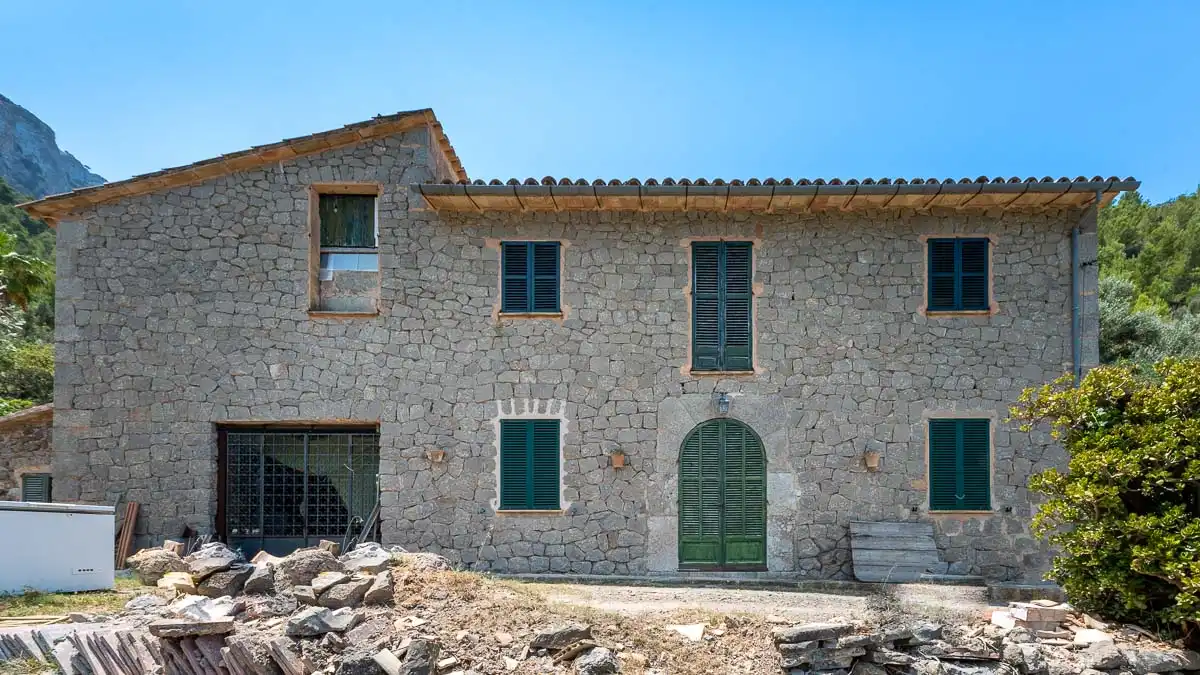 Country homes for sale in Deià