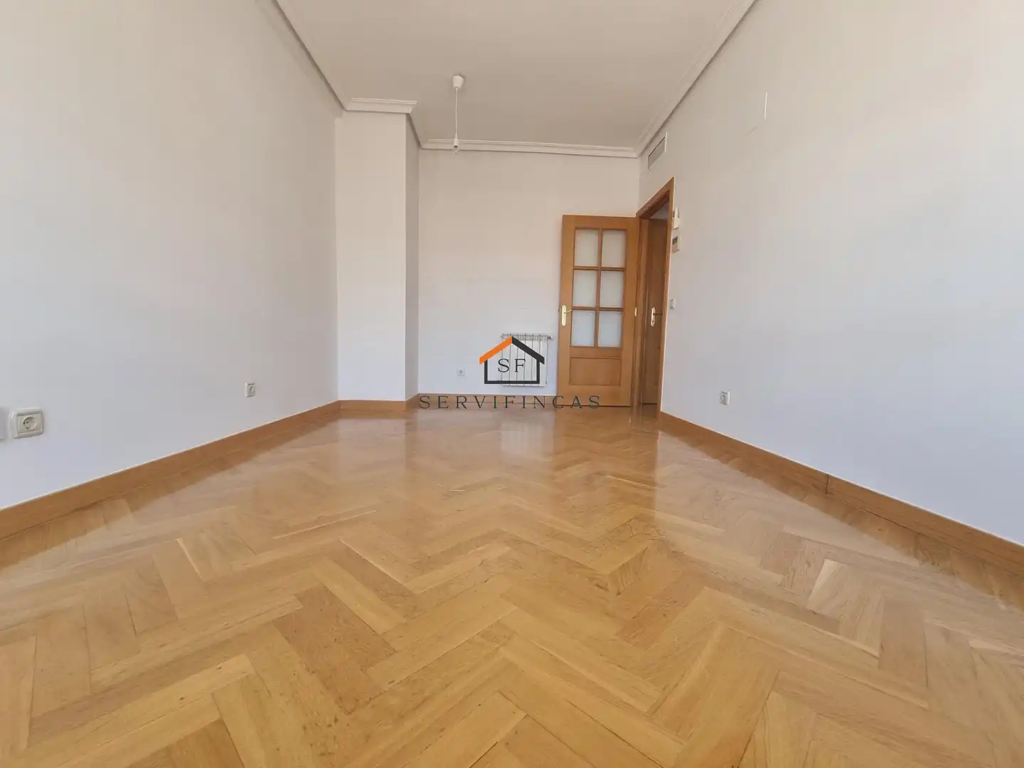 Living room of Flat for rent in Madrid  with Heating, Parquet flooring and Storage room