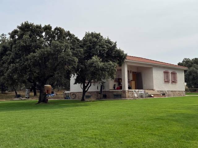 Casa-chalet en Venta en Autovía del Suroeste A5 en La Dehesa - El Pinar