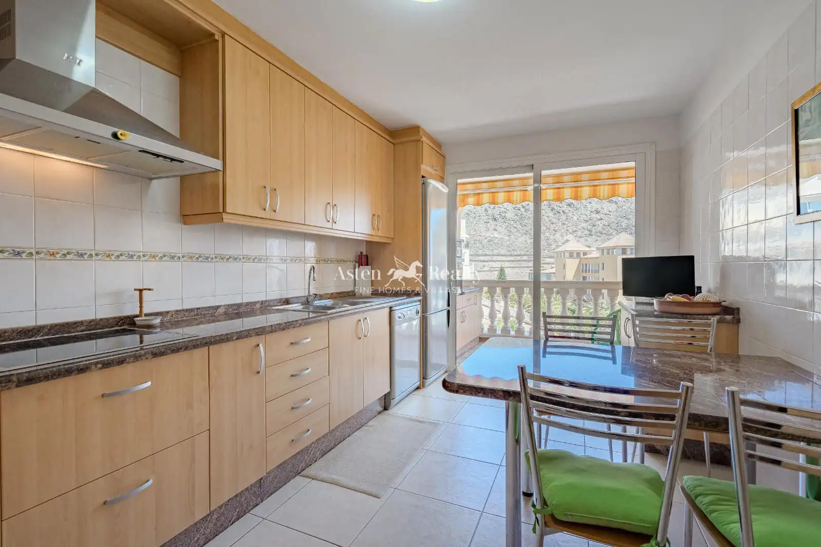 Cocina de Piso en venta en Arona con Terraza, Trastero y Piscina