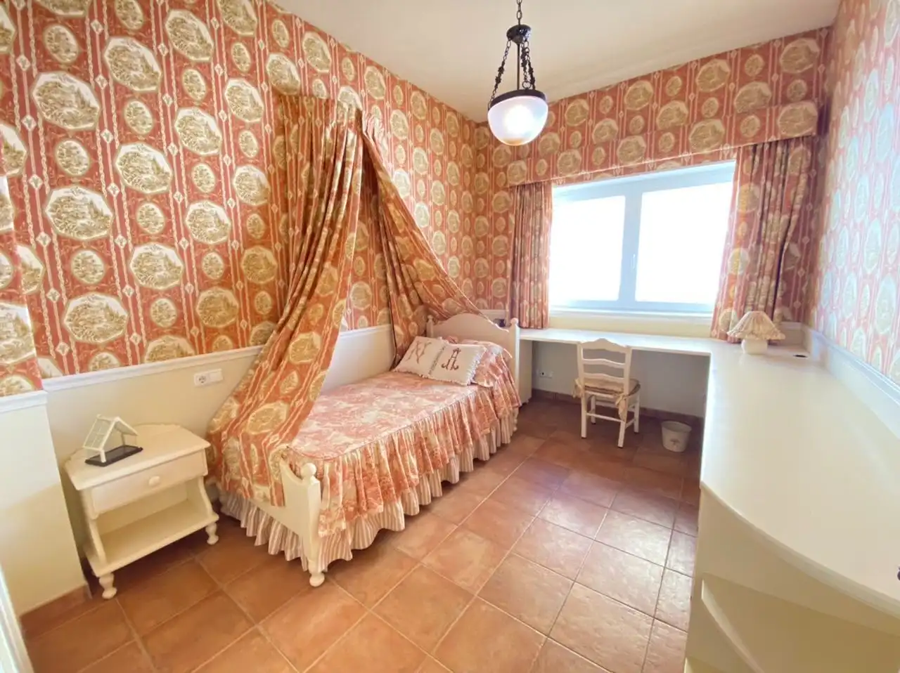 Dormitori de Casa o xalet en venda en Torrox amb Aire condicionat, Jardí privat i Traster