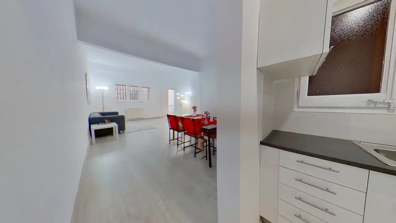 Menjador de Apartament en venda en Barcelona amb Parquet, Terrassa i Balcó