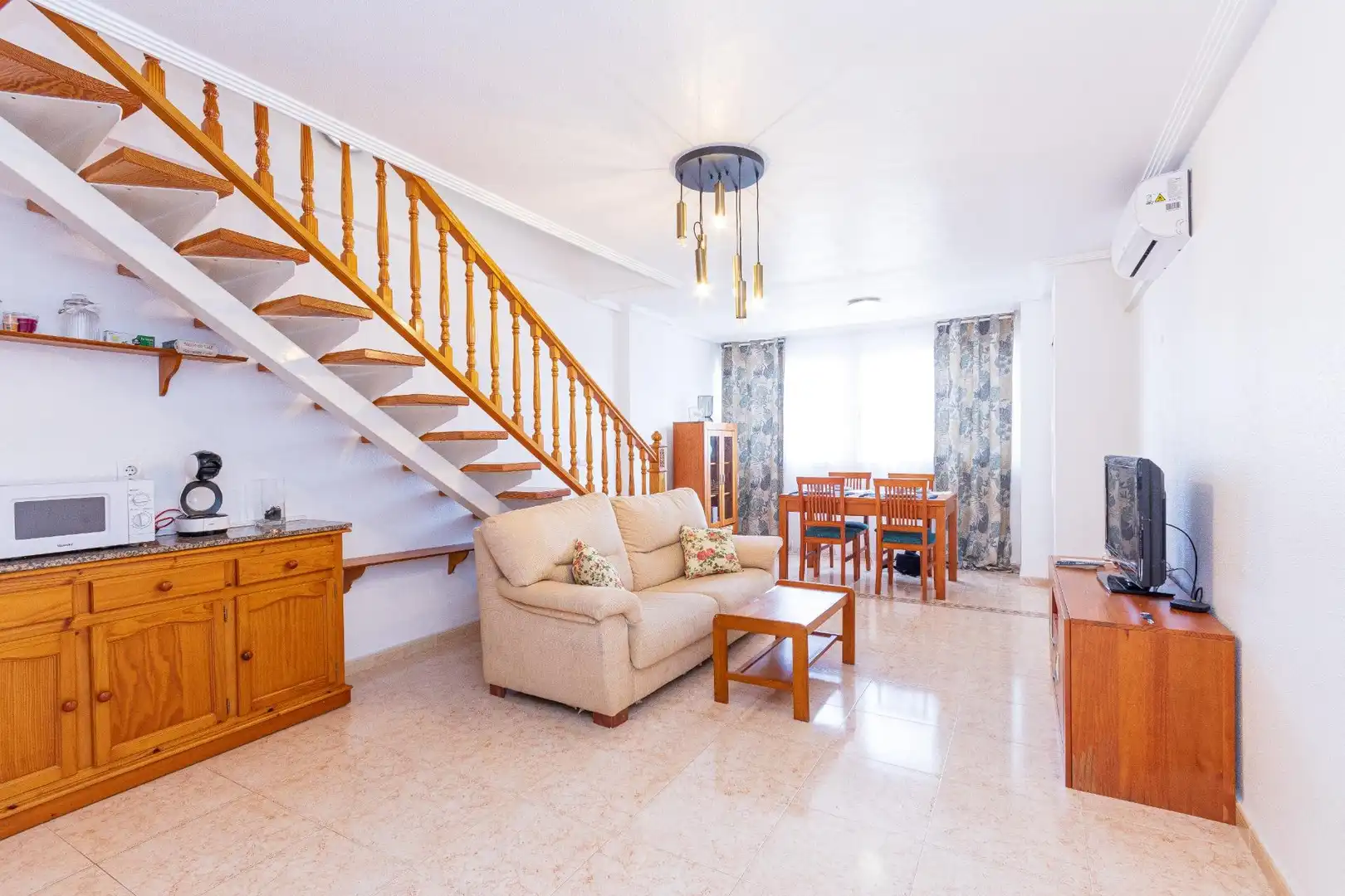 Apartament de lloguer en Torrevieja amb Aire condicionat, Jardí privat i Terrassa