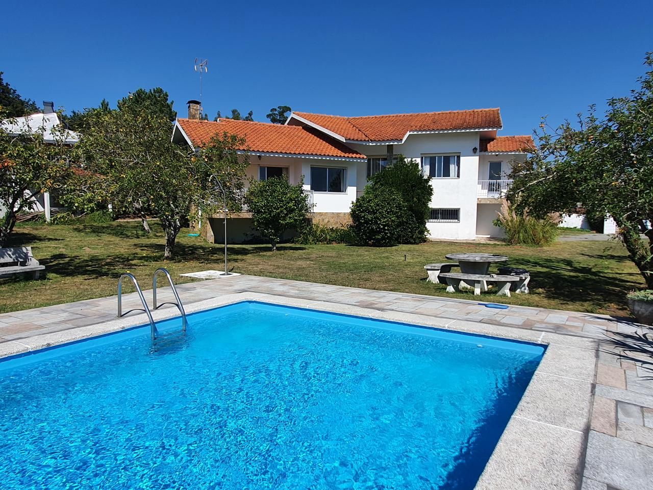 Swimming pool of House or chalet for sale in Nigrán  with Heating, Private garden and Parquet flooring