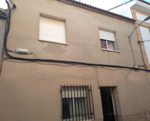 Vista exterior de Casa adosada en venda en Almodóvar del Campo amb Traster