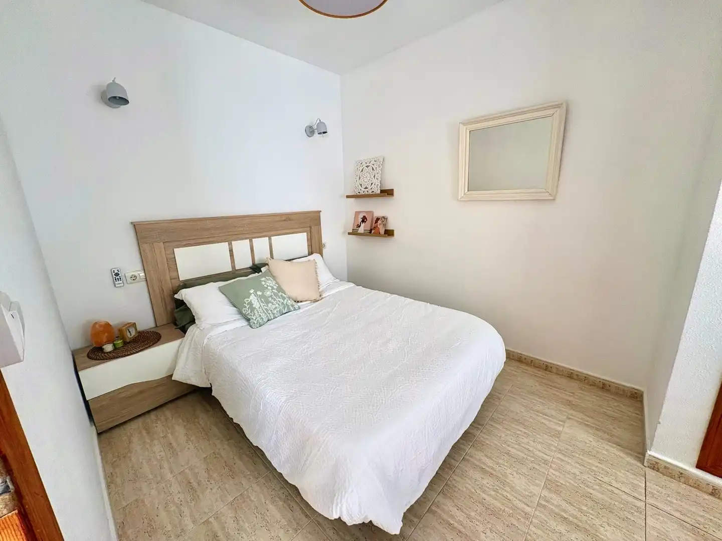 Dormitori de Apartament de lloguer en Torrevieja amb Piscina, Moblat i Rentadora