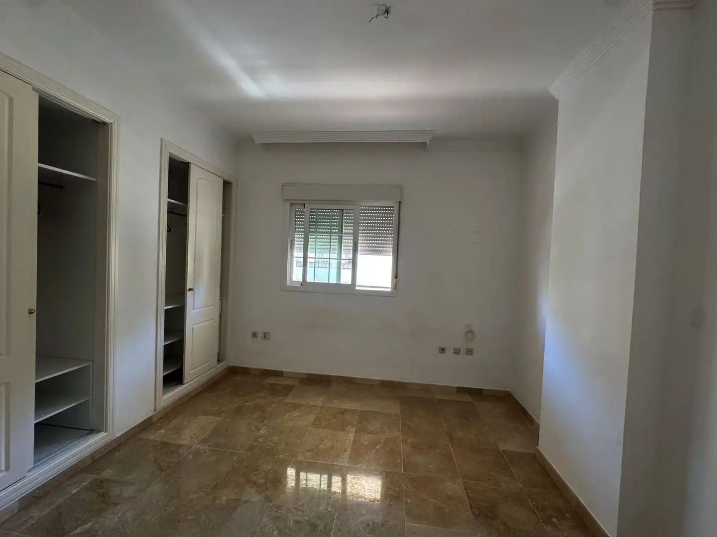 Habitación de Piso en venta en Marbella con Terraza y Piscina comunitaria