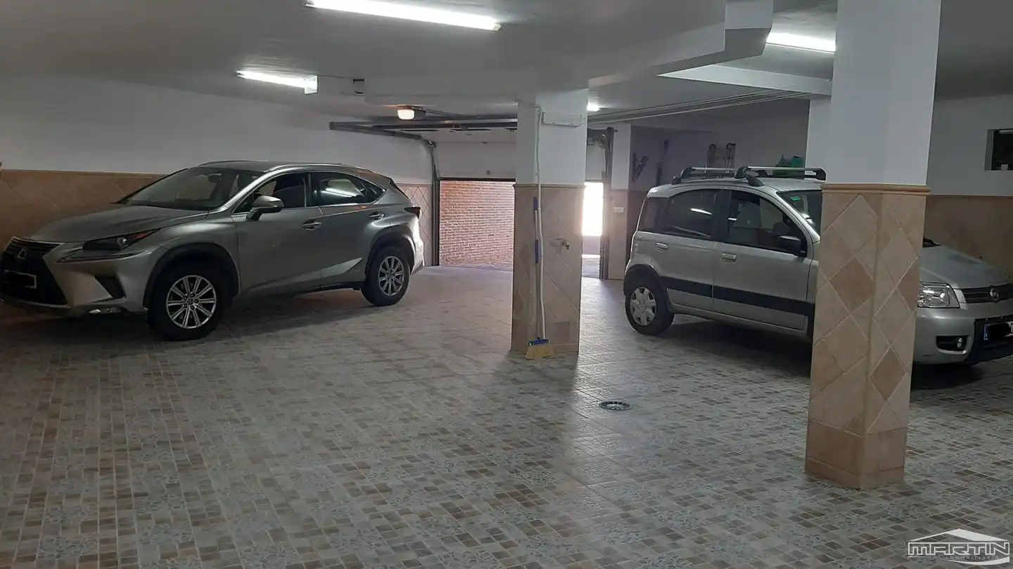 Parking de Casa o chalet en venta en Lucena con Aire acondicionado, Terraza y Trastero
