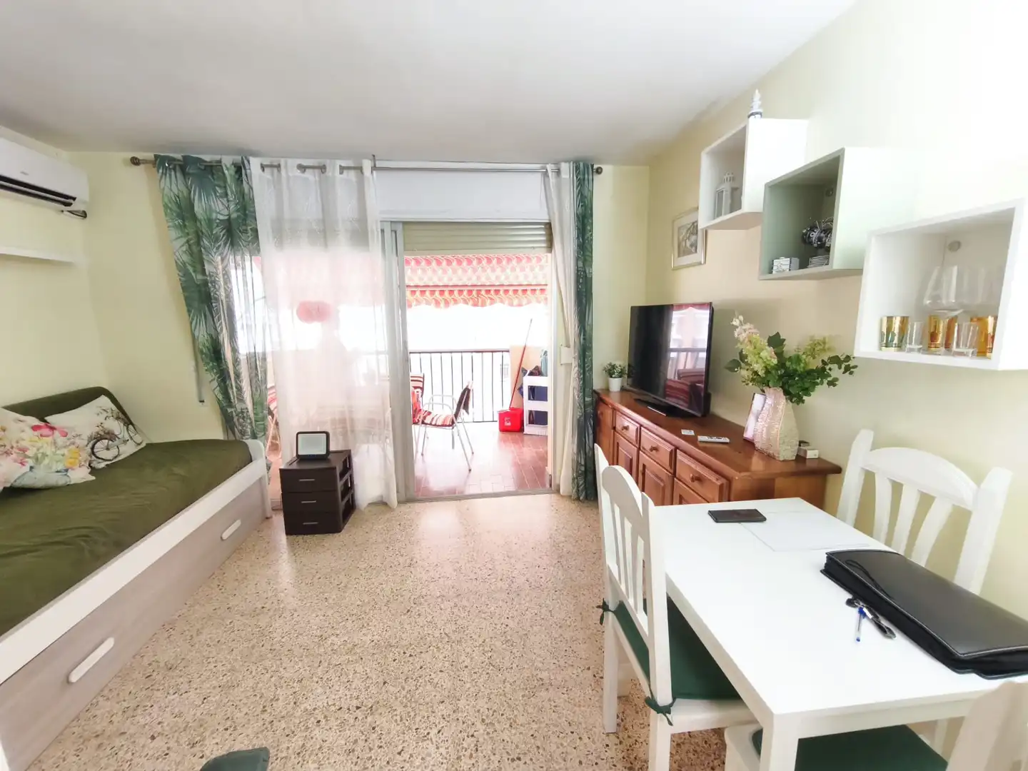Habitación de Apartamento en venta en Salou con Aire acondicionado, Terraza y Lavadora