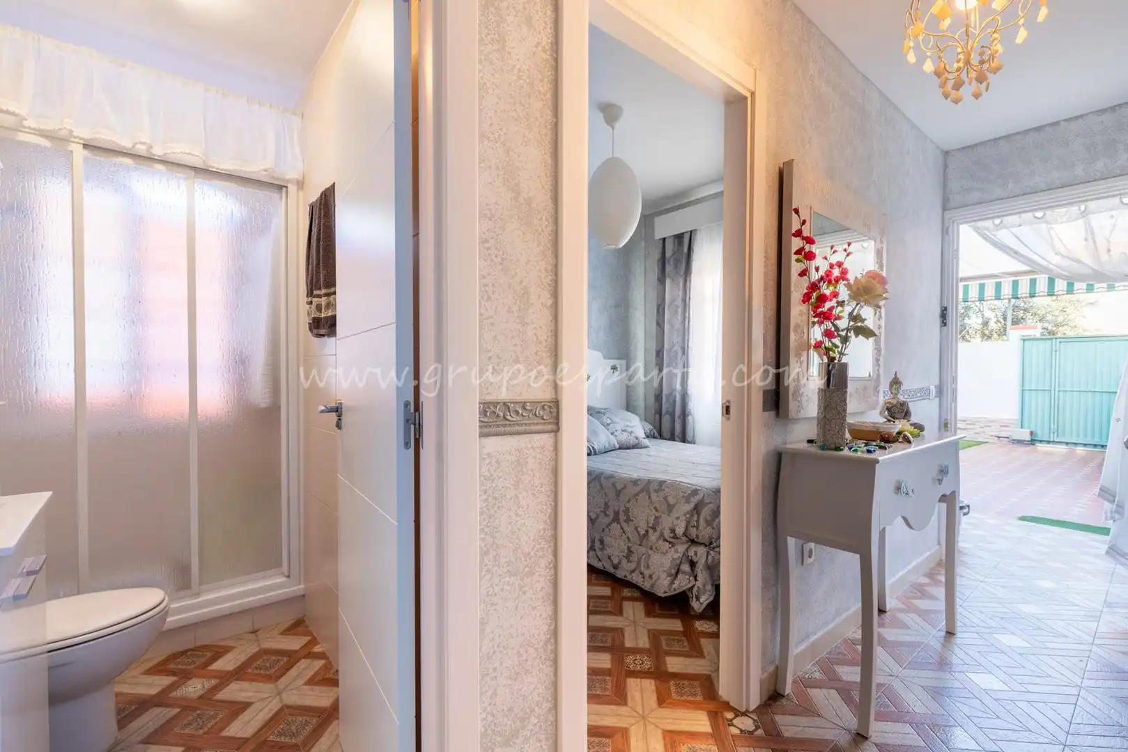 Dormitori de Casa adosada en venda en Huévar del Aljarafe amb Aire condicionat, Jardí privat i Traster