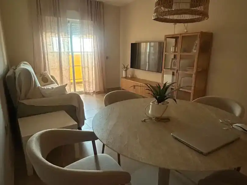 Wohnzimmer von Wohnung zur Miete in Roquetas de Mar mit Klimaanlage, Schwimmbad und Balkon