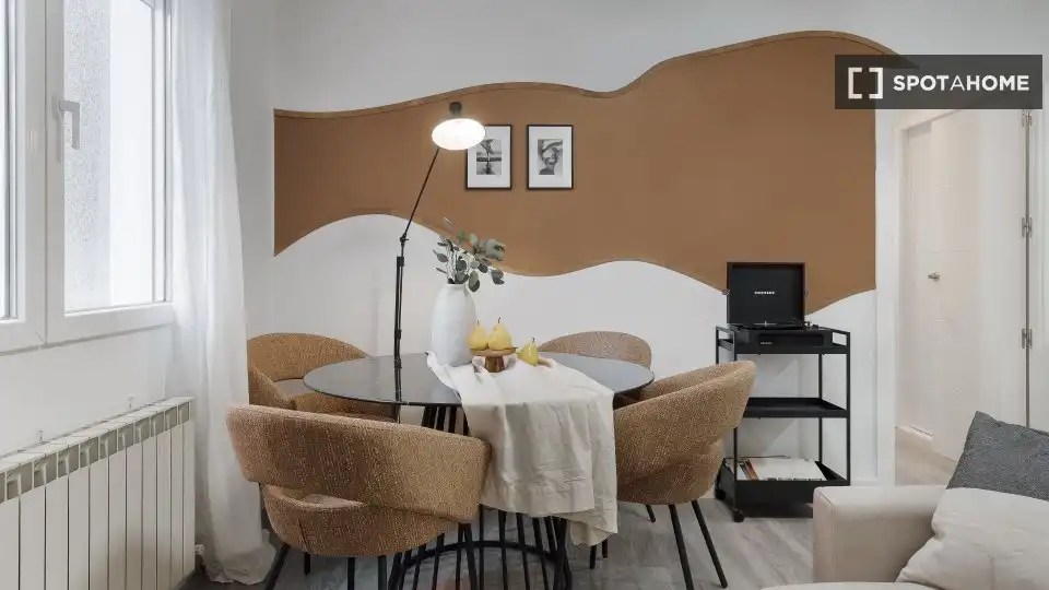 Menjador de Apartament per a compartir en Madrid amb Aire condicionat, Terrassa i Moblat