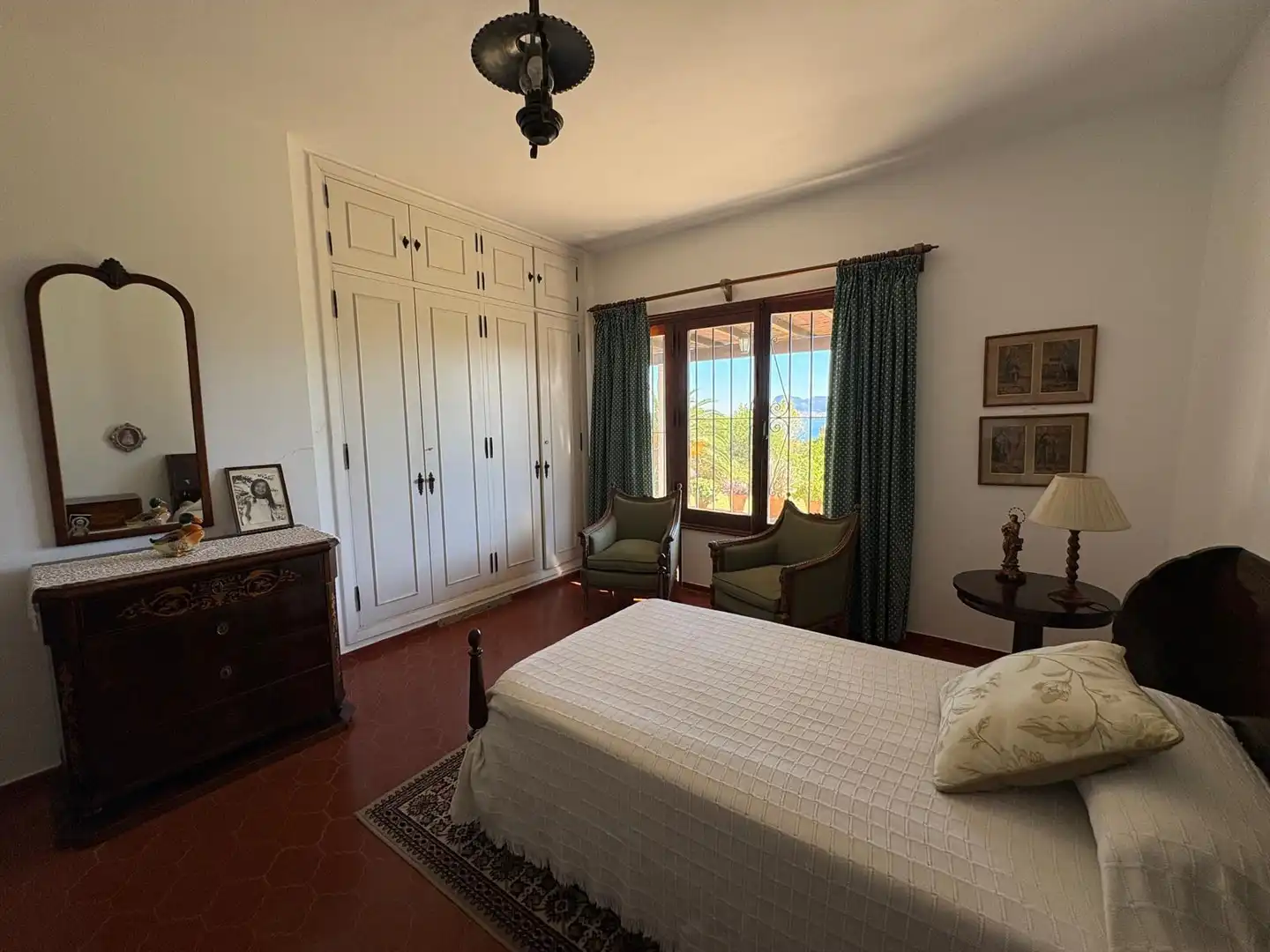 Dormitori de Casa o xalet en venda en Algeciras amb Aire condicionat, Jardí privat i Parquet