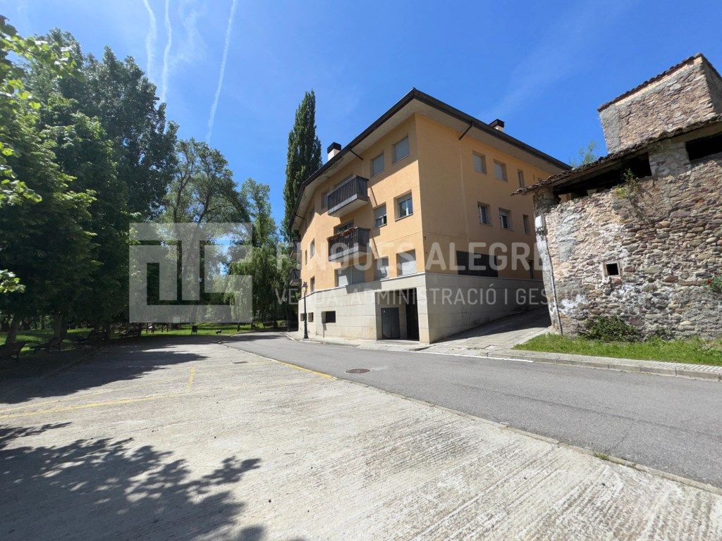 Exterior view of Duplex for sale in Senterada  with Oven, Washing machine and Microwave