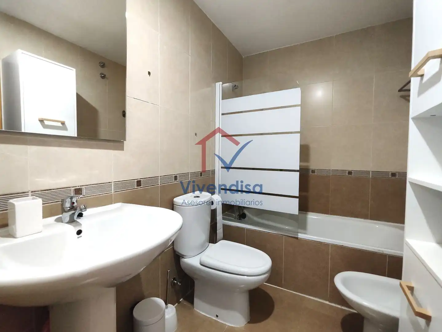 Badezimmer von Einfamilien-Reihenhaus zur Miete in Torija mit Heizung, Privatgarten und Terrasse