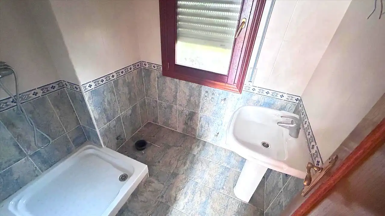 Badezimmer von Haus oder Chalet zum Verkauf in Arnuero mit Privatgarten und Balkon
