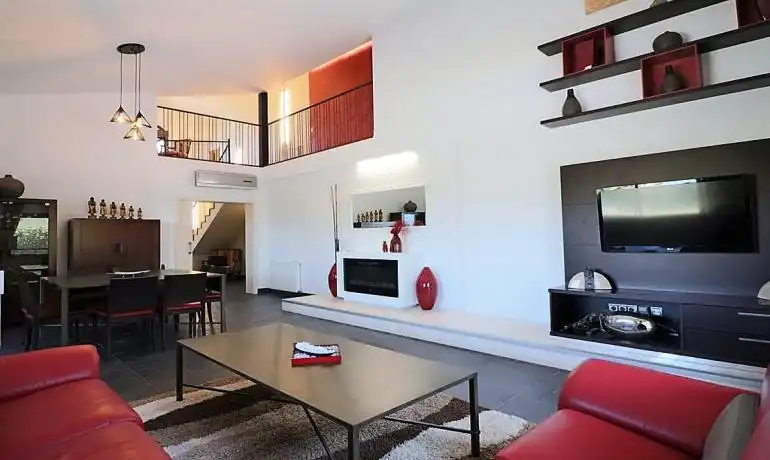 Sala d'estar de Casa o xalet en venda en Peralada amb Aire condicionat, Calefacció i Terrassa