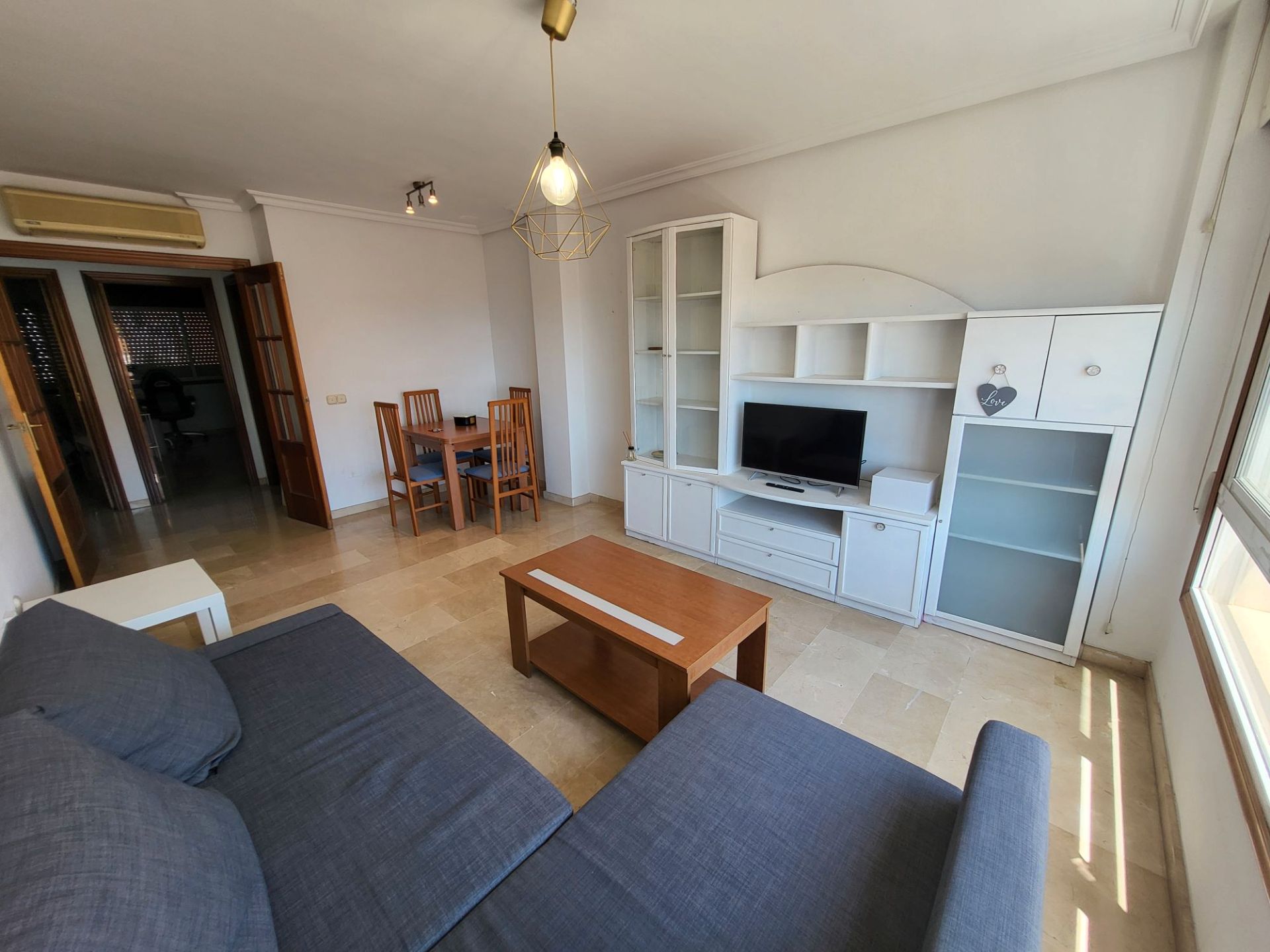 Sala d'estar de Pis de lloguer en  Almería Capital amb Aire condicionat, Moblat i Forn