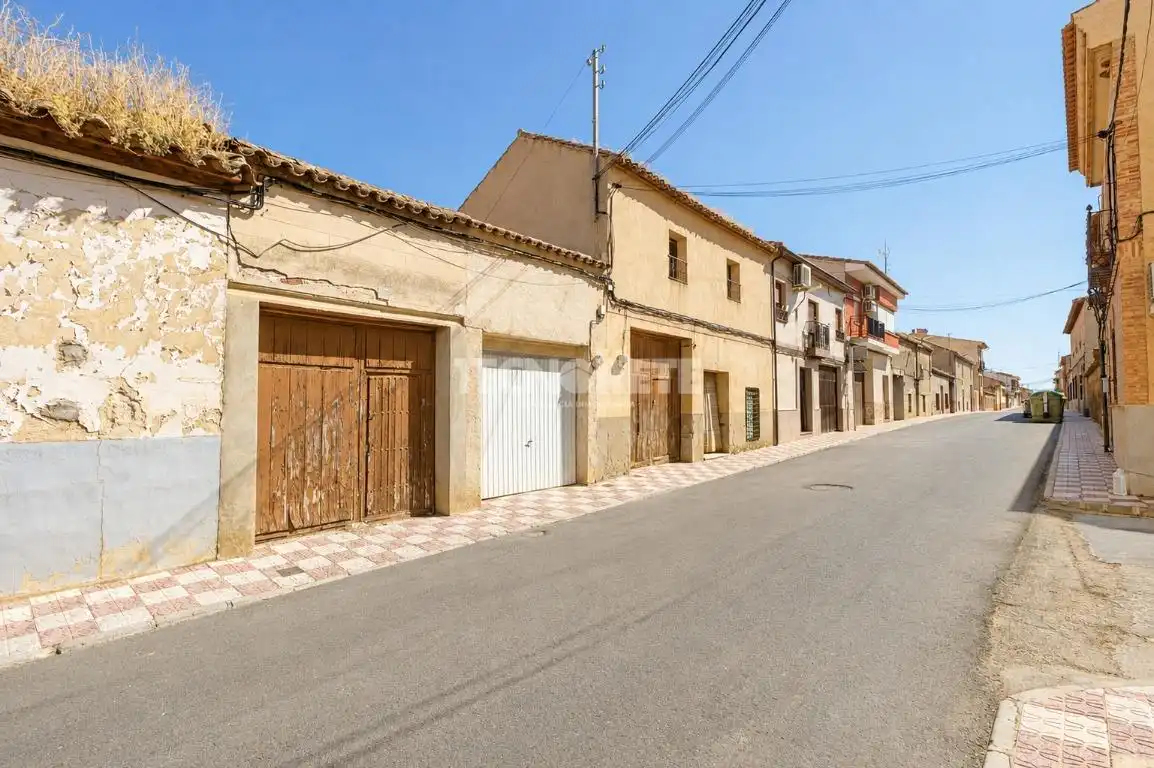 Vista exterior de Casa adosada en venta en Los Yébenes con Jardín privado