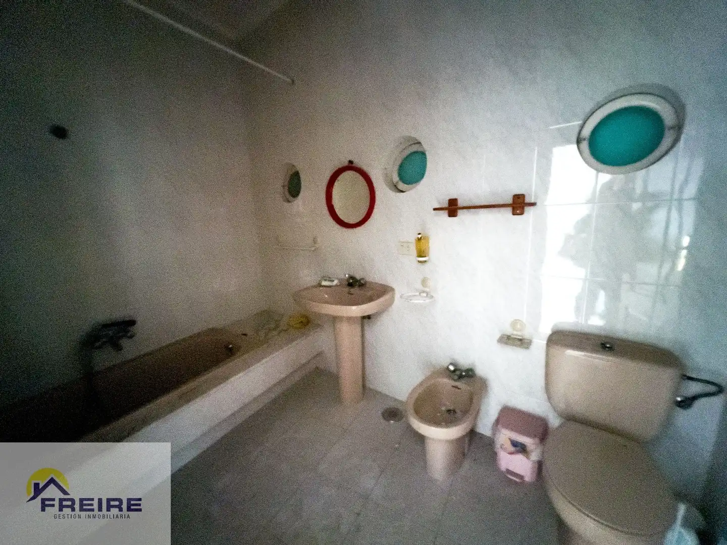 Bany de Casa o xalet en venda en Bueu amb Terrassa, Traster i Moblat