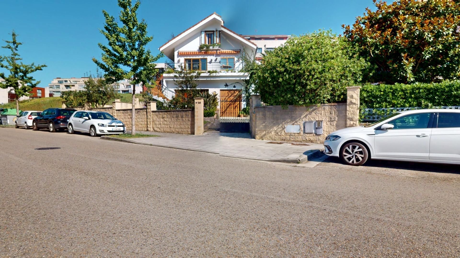 Vista exterior de Casa o xalet en venda en Santander amb Calefacció, Jardí privat i Parquet