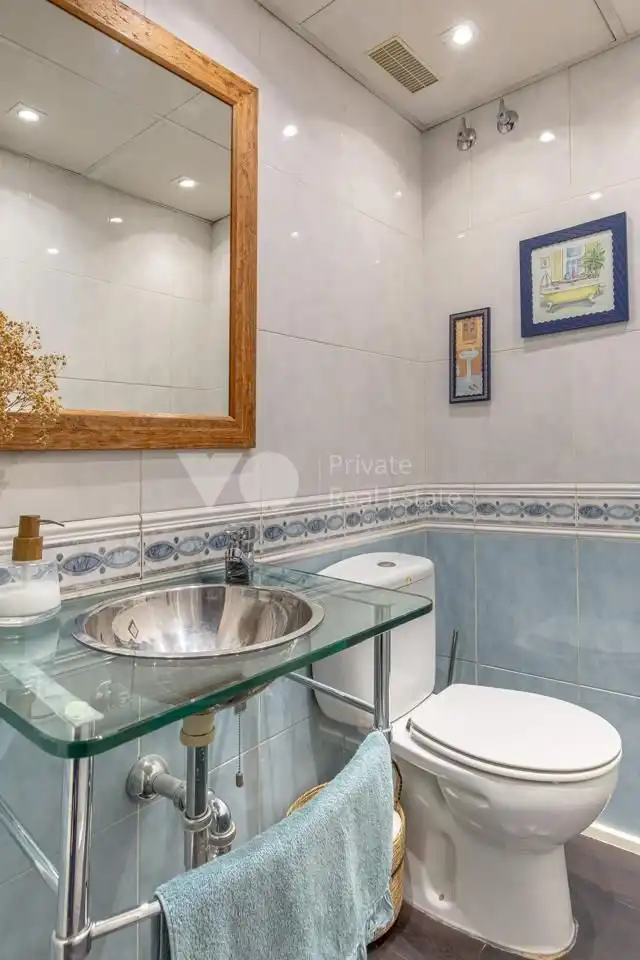 Baño de Casa adosada en venta en Villanueva de la Cañada con Aire acondicionado, Calefacción y Jardín privado