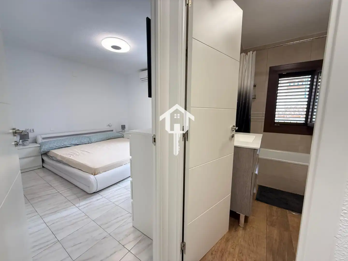 Habitación de Dúplex en venta en Torrevieja con Aire acondicionado, Terraza y Amueblado