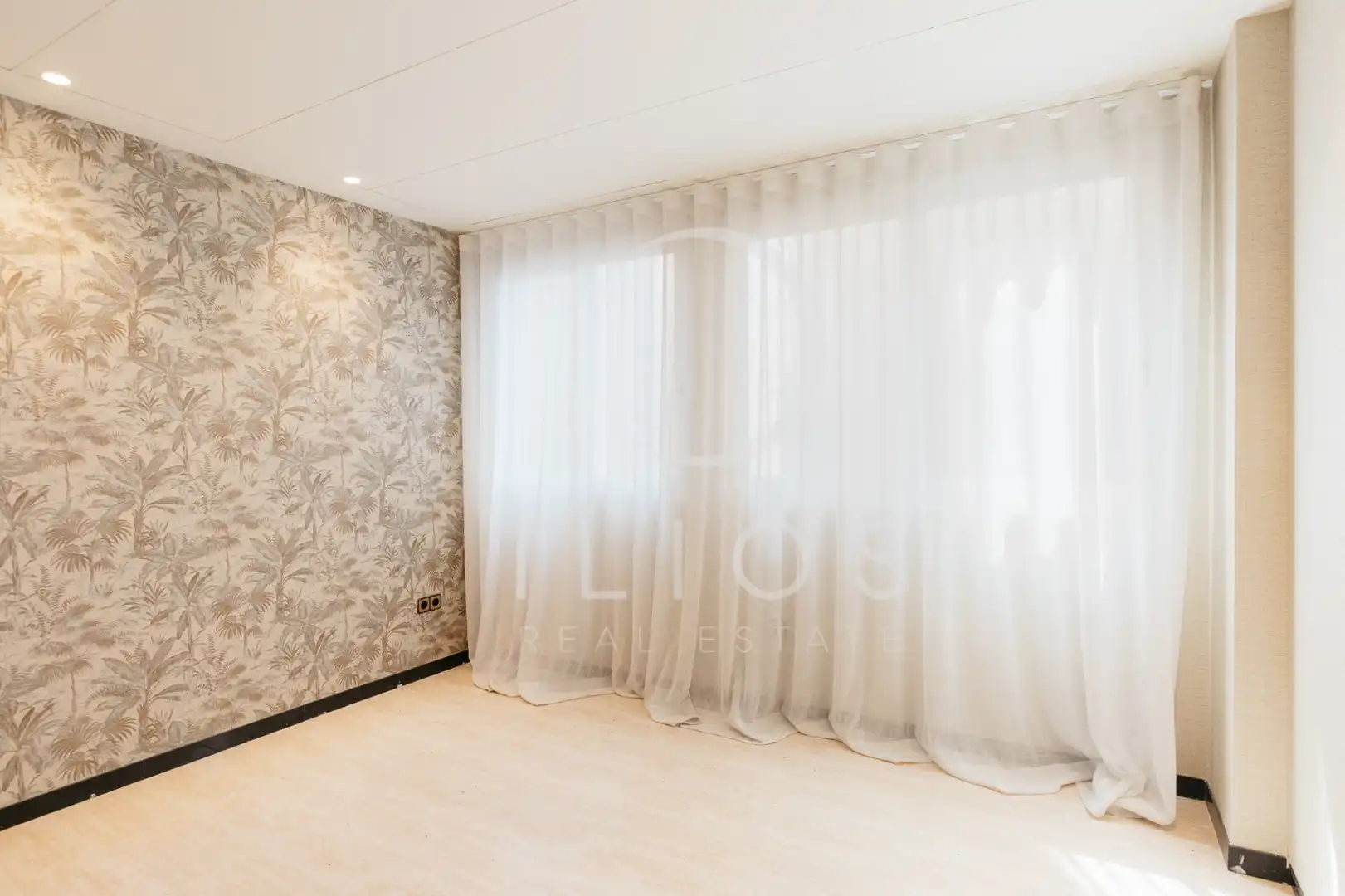 Habitación de Oficina en venta en Valencia con Aire acondicionado y Balcón