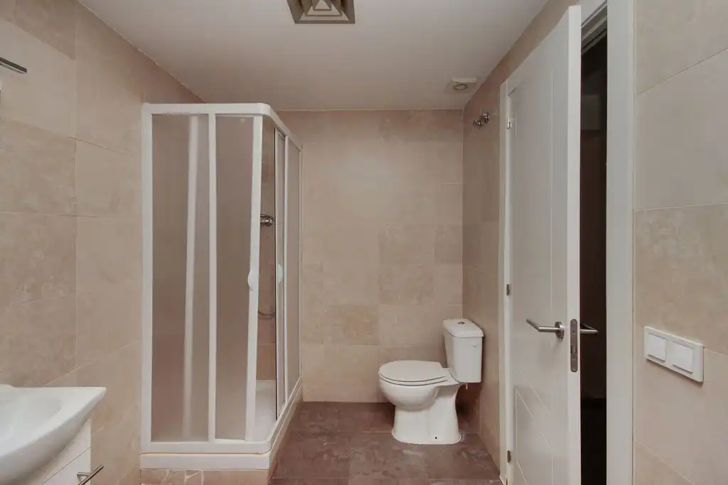 Bathroom of Flat for sale in Badalona