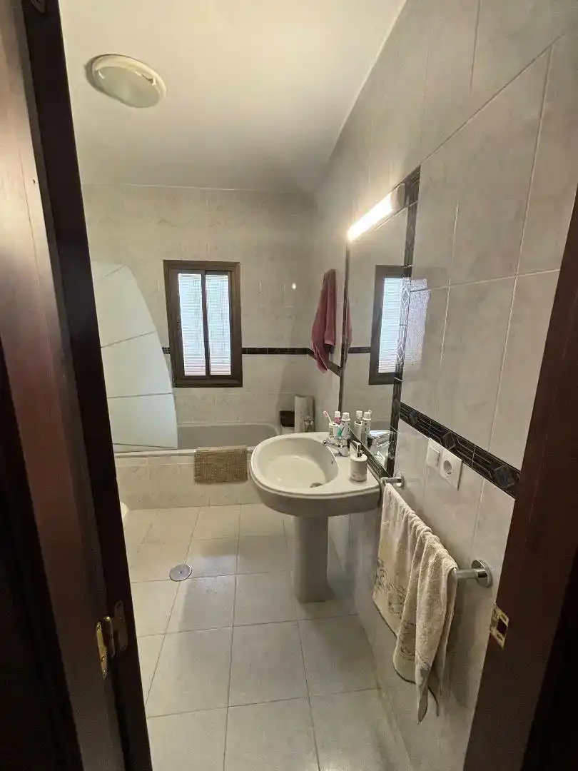 Baño de Piso en venta en Yunquera con Trastero, Amueblado y Horno
