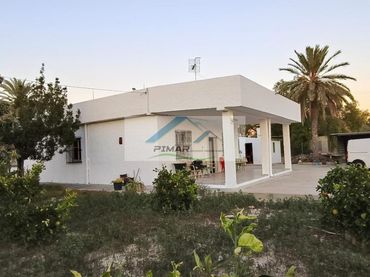 Xalet amb balcó en venda a Crevillent