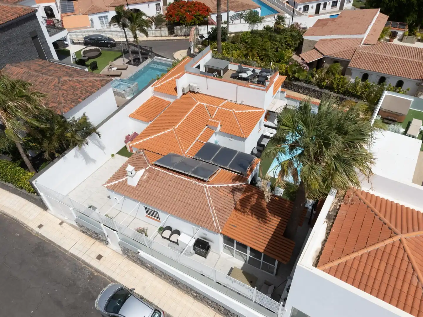 Vista exterior de Casa o xalet en venda en San Miguel de Abona amb Aire condicionat, Jardí privat i Terrassa