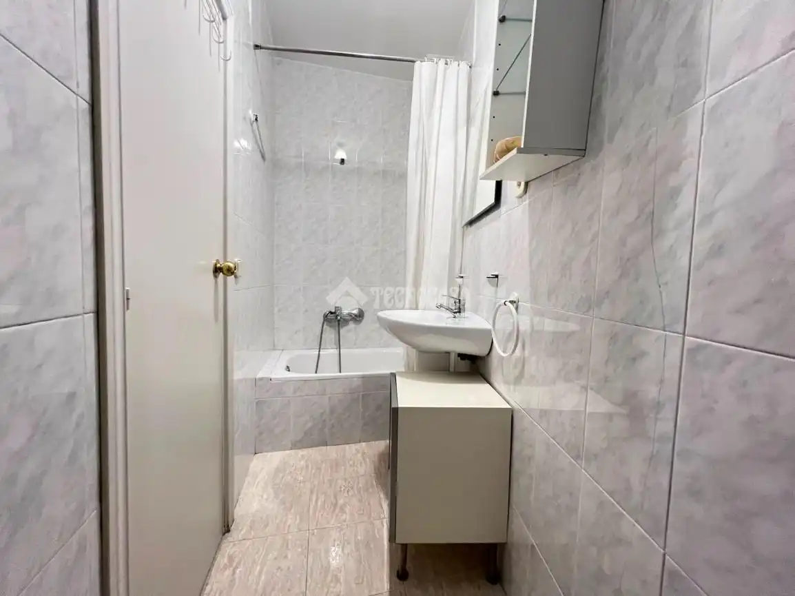 Bathroom of Flat for sale in Madrid  with Heating