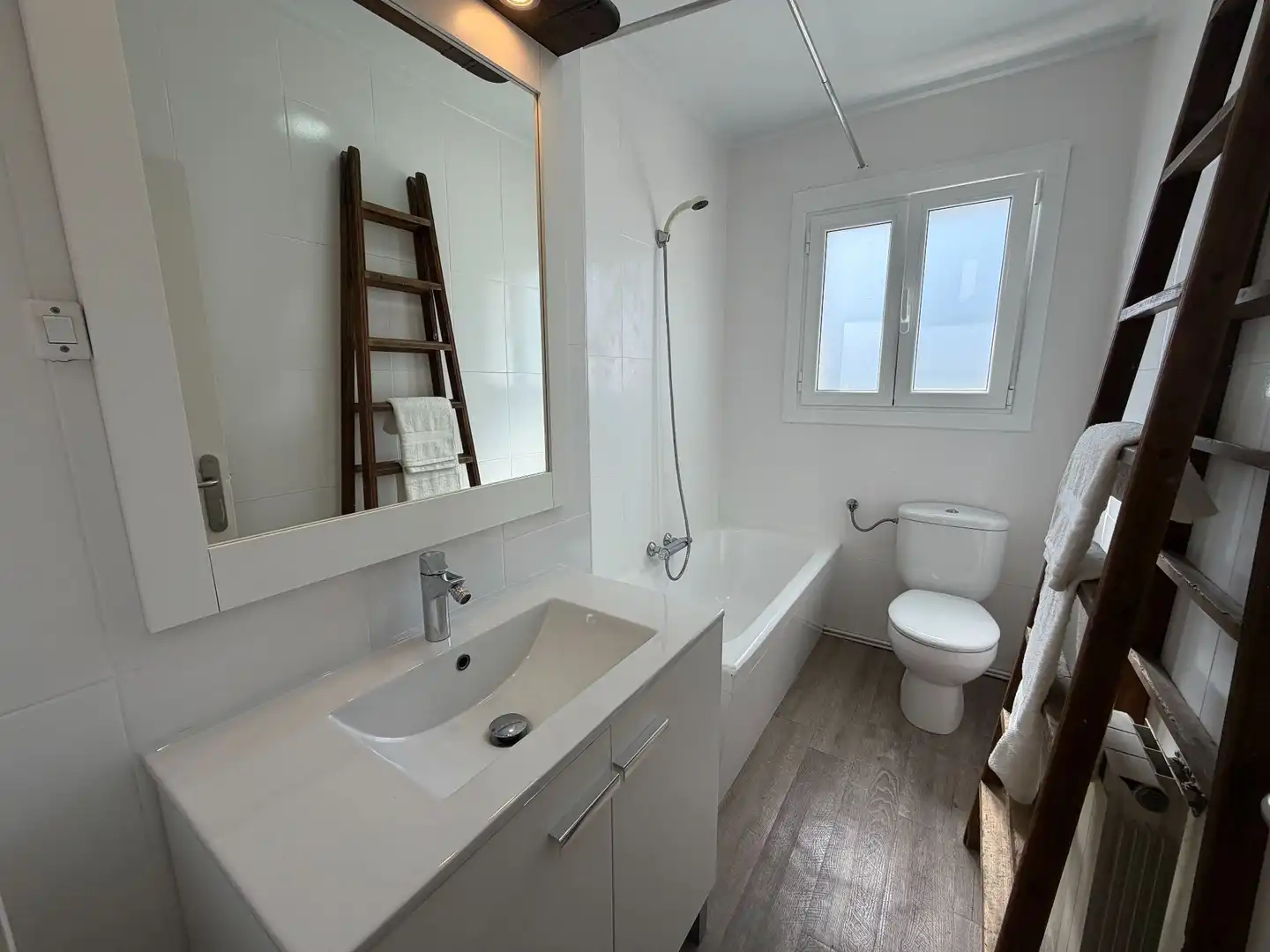 Badezimmer von Wohnung zum Verkauf in Altsasu / Alsasua mit Heizung