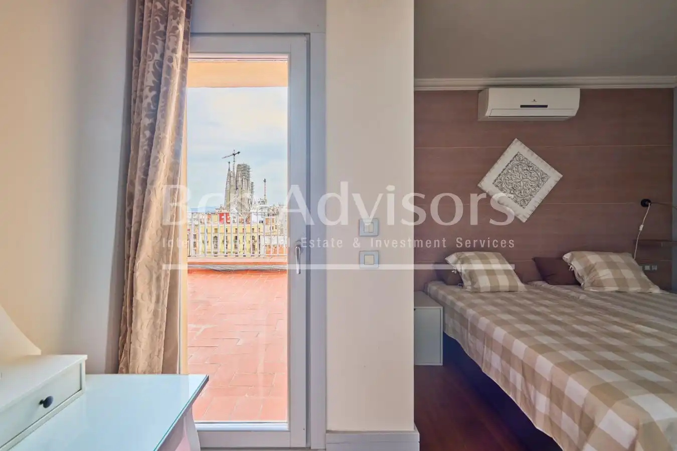 Bedroom of Attic for sale in Barcelona  with Air Conditioner, Heating and Parquet flooring