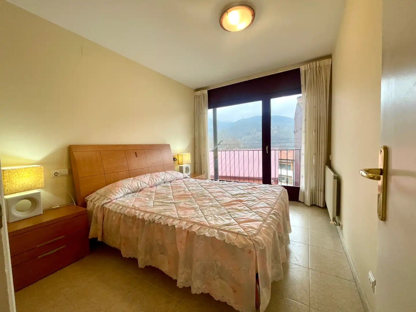 Habitación de Casa adosada en venta en Sant Joan de les Abadesses con Calefacción, Jardín privado y Trastero