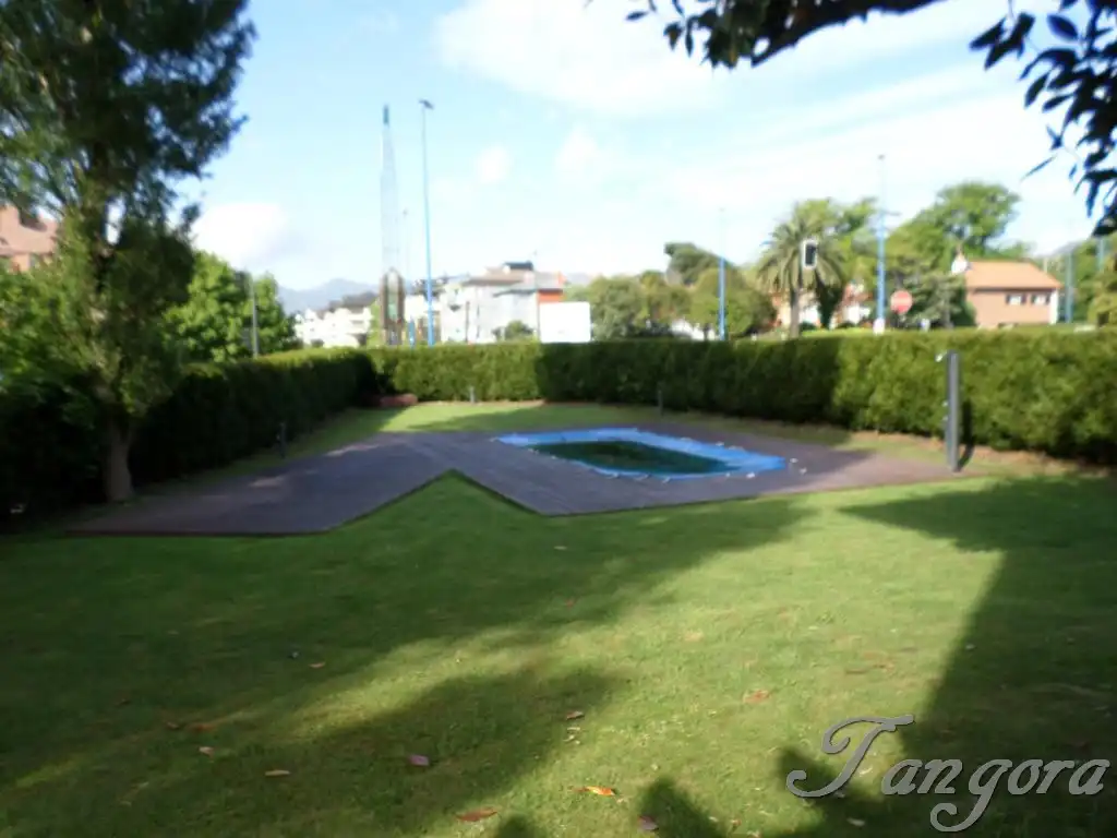 Schwimmbecken von Maisonette zum Verkauf in Getxo  mit Heizung, Parkett und Abstellraum