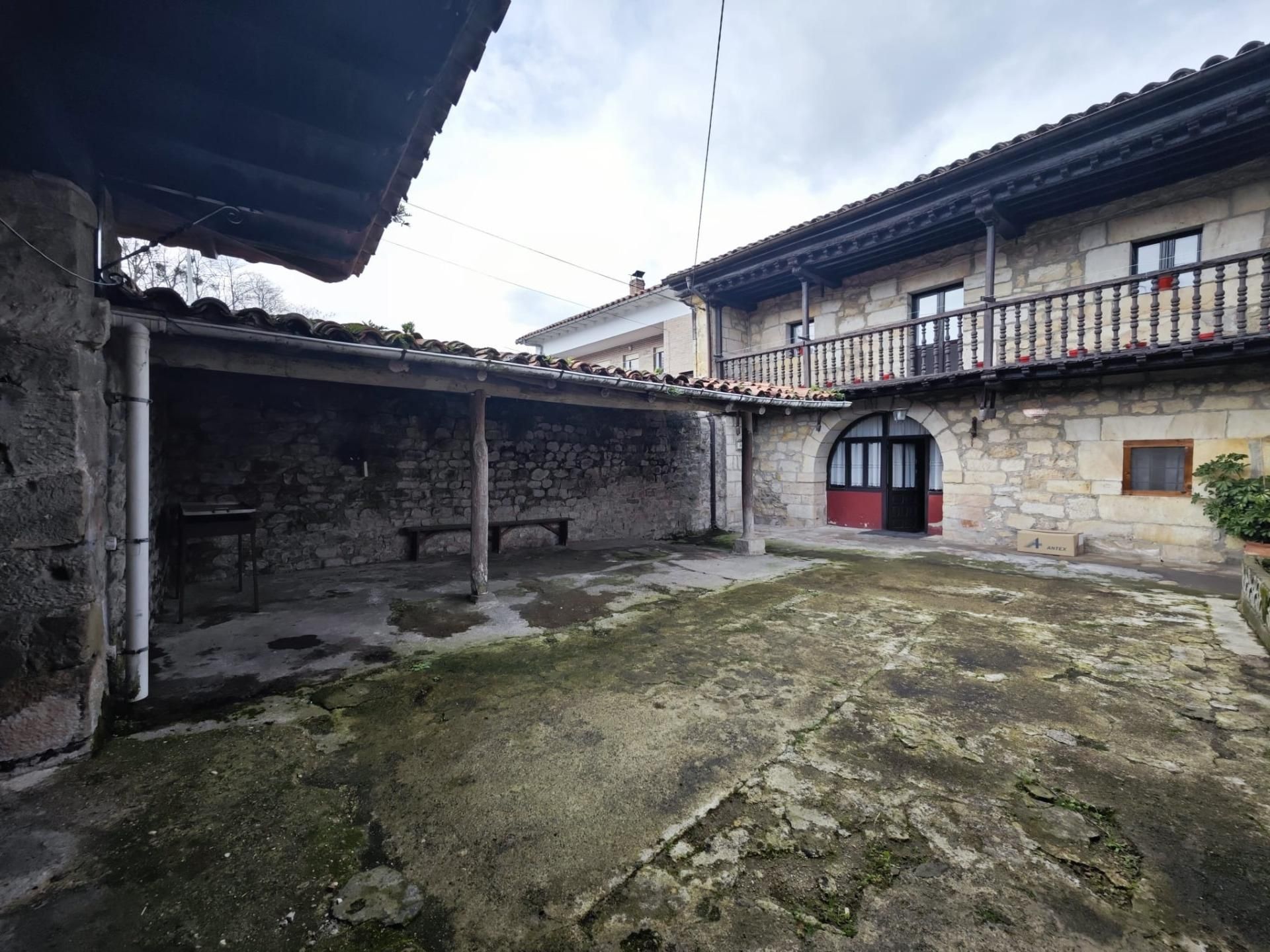 Exterior view of House or chalet for sale in Mazcuerras  with Private garden and Balcony