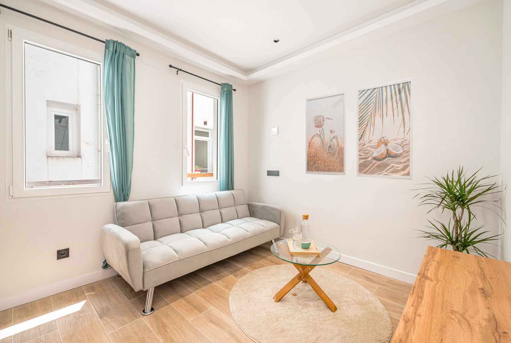 Living room of Flat for sale in  Madrid Capital  with Air Conditioner, Heating and Furnished