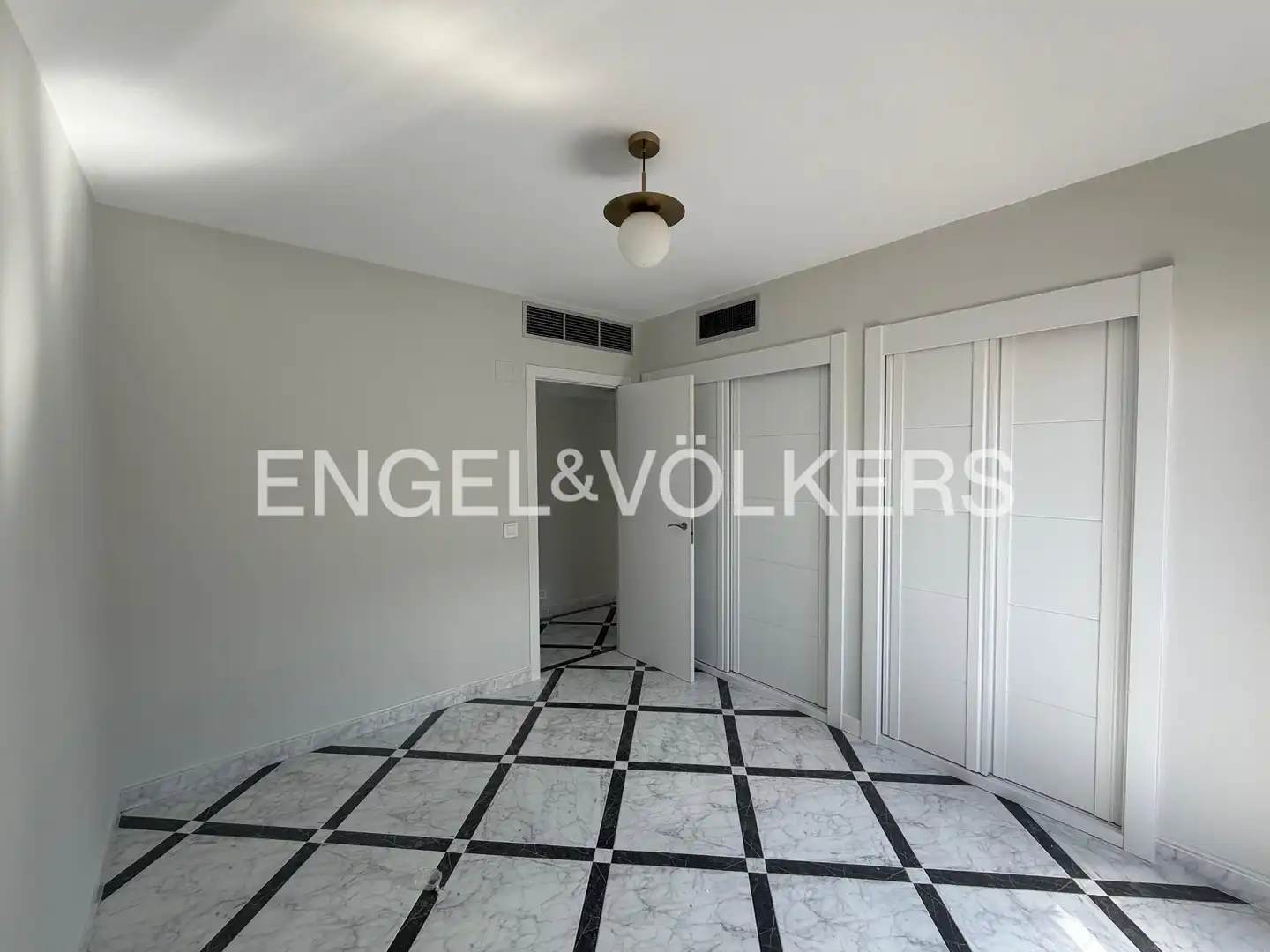 Flat for rent in Madrid  with Air Conditioner, Heating and Terrace