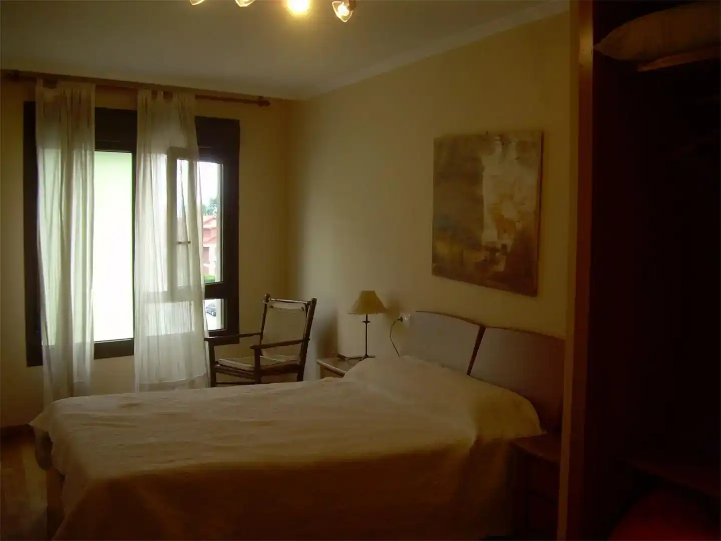 Schlafzimmer von Wohnung zur Miete in Sanxenxo mit Parkett, Abstellraum und Möbliert