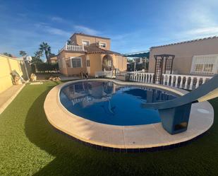 Piscina de Casa o xalet en venda en Torrevieja amb Aire condicionat, Jardí privat i Terrassa