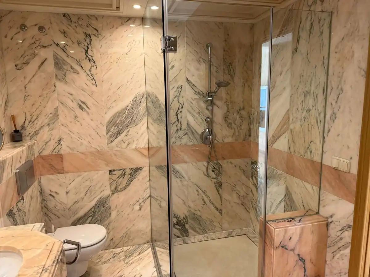 Badezimmer von Maisonette zur Miete in Estepona mit Terrasse, Schwimmbad und Gemeinschaftspool