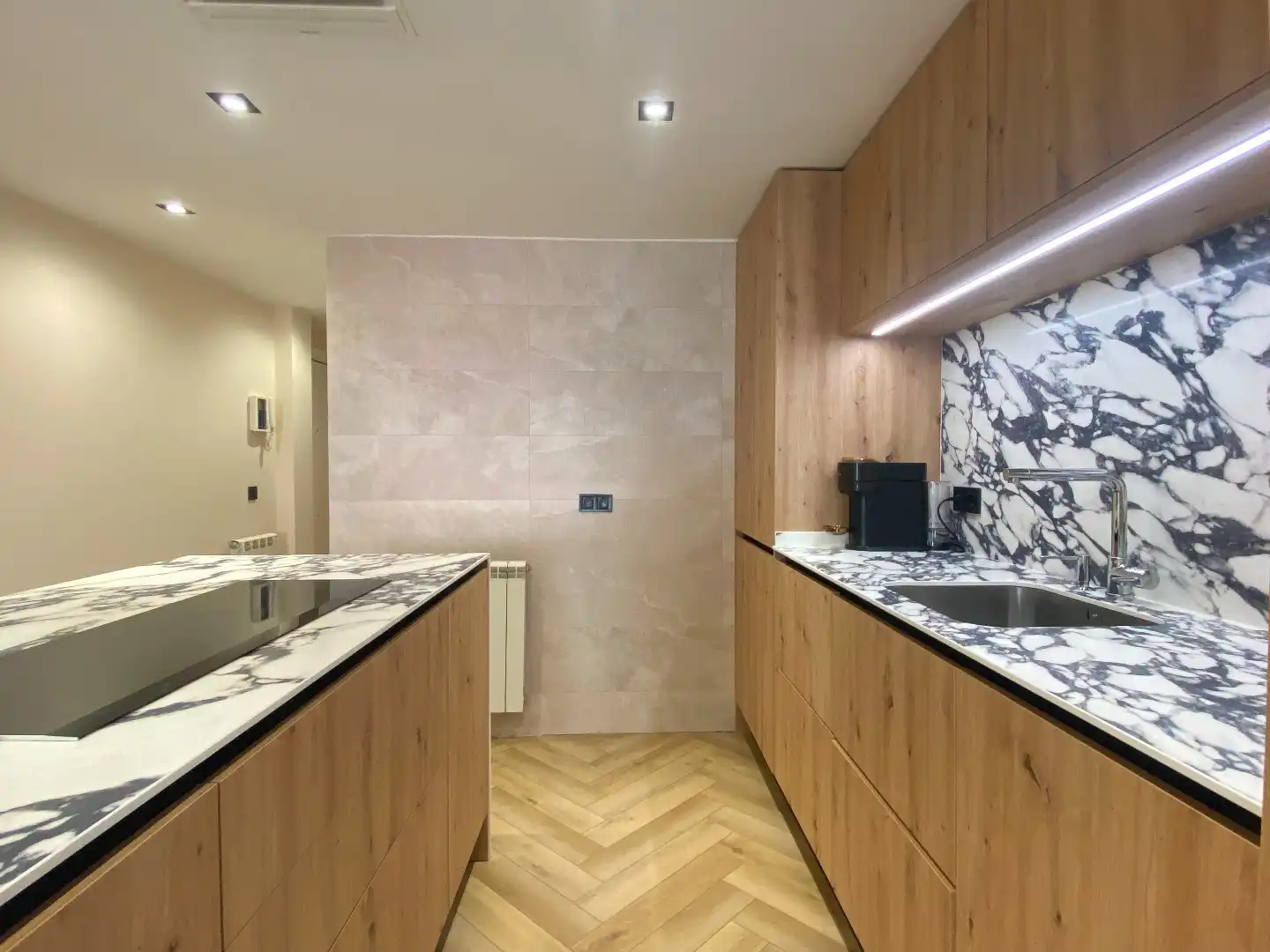 Cuina de Dúplex en venda en Burgos amb Calefacció, Parquet i Traster
